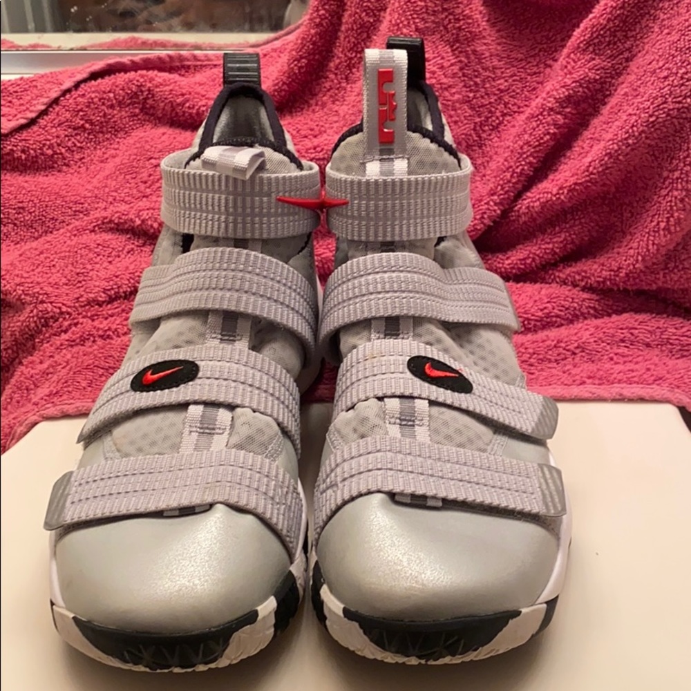 LeBron Soldier 11